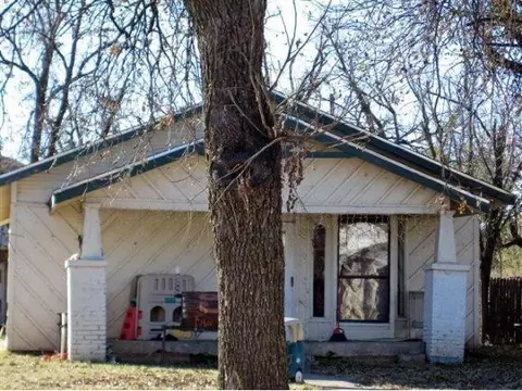 618 E Liveoak, Altus, OK 73521 photo 1