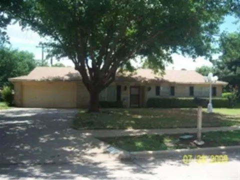 204 Seqouyah, Altus, OK 73521 photo 1