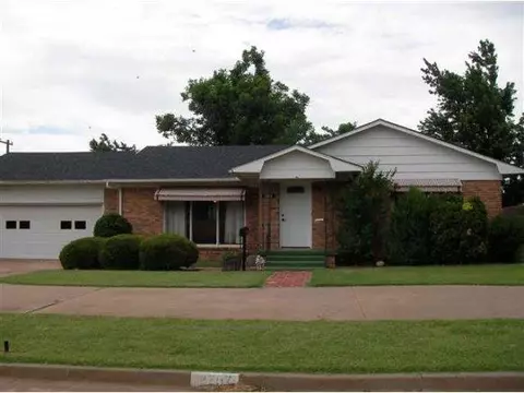 2207 N Lee, Altus, OK 73521 photo 1