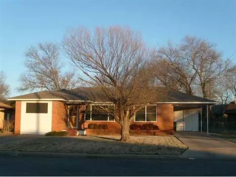 1700 Crain, Altus, OK 73521 photo 1