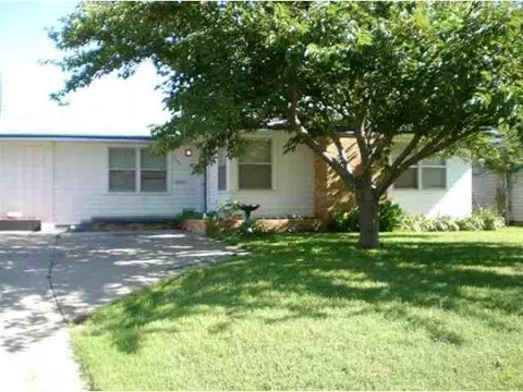 1105 E Hickory, Altus, OK 73521 photo 1