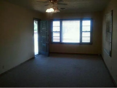 805 E Sycamore, Altus, OK 73521 photo 2