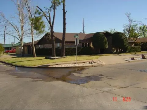709 Comanche Trl, Altus, OK 73521 photo 1