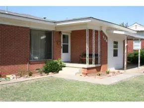 136 Sumner, Altus, OK 73521 photo 3