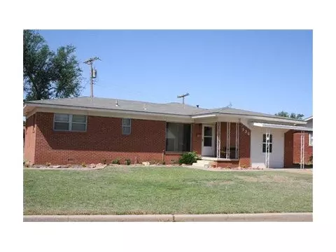 136 Sumner, Altus, OK 73521 photo 1