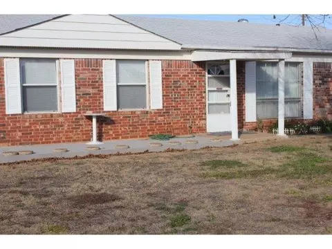 517 Saturn, Altus, OK 73521 photo 2