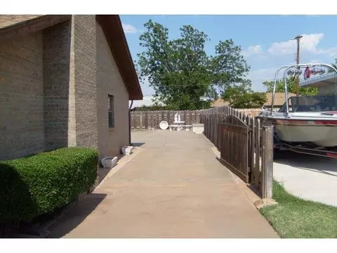 2045 Willard Dr, Altus, OK 73521 photo 2