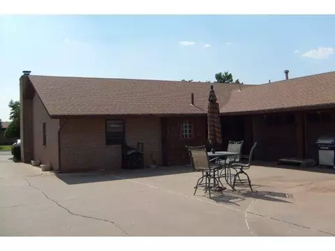 2045 Willard Dr, Altus, OK 73521 photo 3