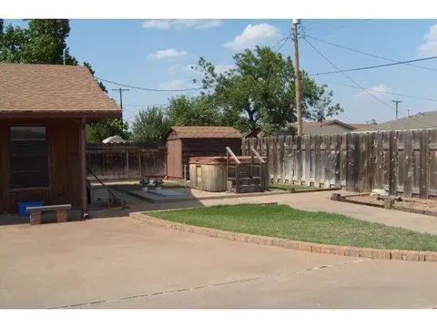 2045 Willard Dr, Altus, OK 73521 photo 4