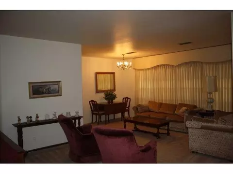 2037 Willard, Altus, OK 73521 photo 5
