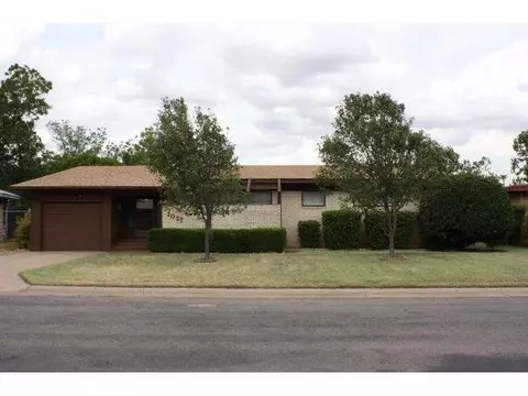 2037 Willard, Altus, OK 73521 photo 1