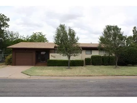 2037 Willard, Altus, OK 73521 photo 2
