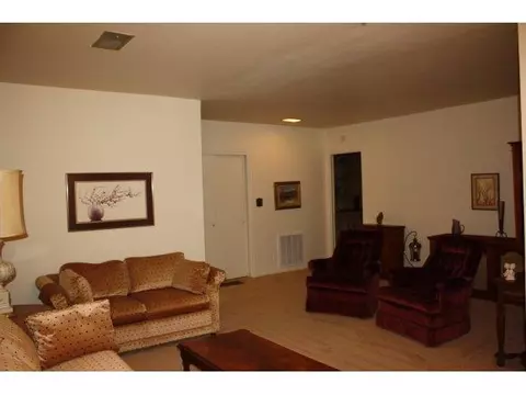 2037 Willard, Altus, OK 73521 photo 3