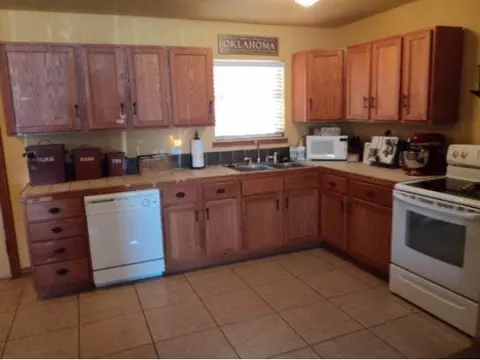 1108 N Thomas, Altus, OK 73521 photo 2