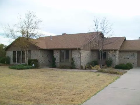 211 A St, Olustee, OK 73560 photo 1