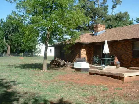 128 E Carson, Mustang, OK 73064 photo 10