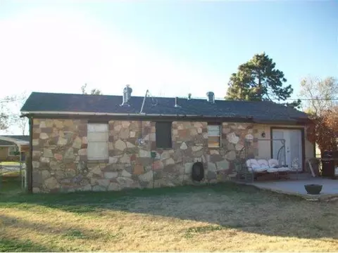 813 K St, Olustee, OK 73560 photo 3