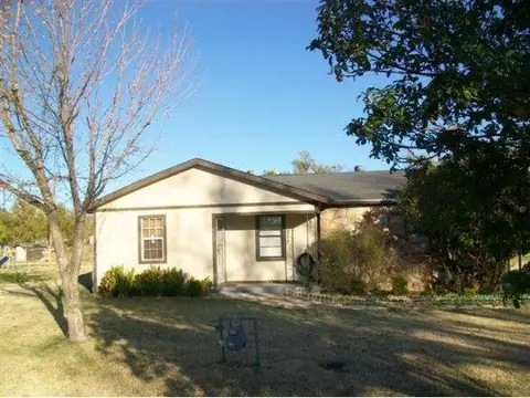 813 K St, Olustee, OK 73560 photo 2