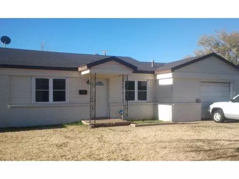 1404 Scott, Altus, OK 73521 photo 1