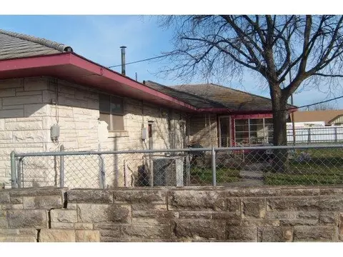 716 E Gladstone, Frederick, OK 73542 photo 2