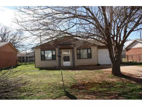 900 George, Altus, OK 73521 photo 1