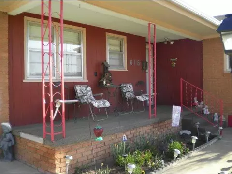 615 Vine, Altus, OK 73521 photo 2