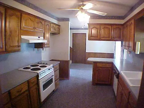 706 S Mustang Rd, Tuttle, OK 73089 photo 2