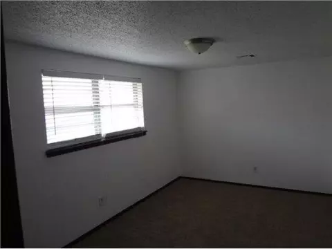 Undisclosed, Moore, OK 73160 photo 14