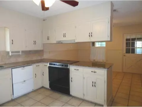 608 Cedar, Frederick, OK 73542 photo 3