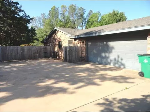 608 Cedar, Frederick, OK 73542 photo 2