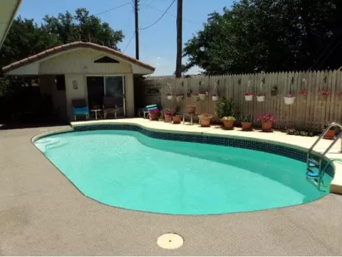 306 Cameron Dr, Altus, OK 73521 photo 4