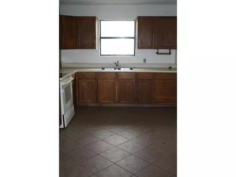 1208 N Thomas, Altus, OK 73521 photo 3