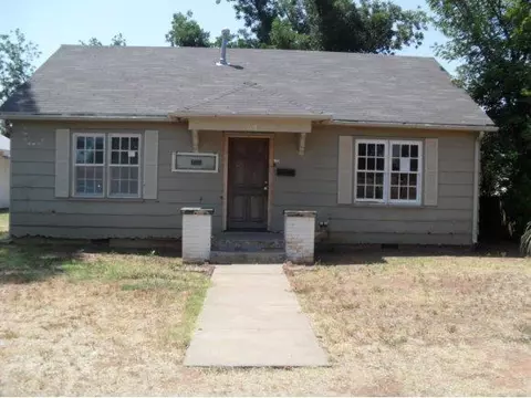 708 E Cypress, Altus, OK 73521 photo 1