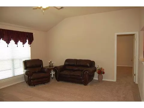 908 Shadowhill, Norman, OK 73071 photo 4