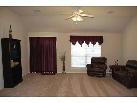 908 Shadowhill, Norman, OK 73071 photo 2