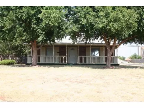 900 N Lee, Altus, OK 73521 photo 1