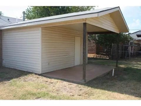 900 N Lee, Altus, OK 73521 photo 3
