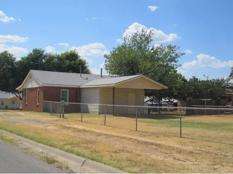 900 N Lee, Altus, OK 73521 photo 11