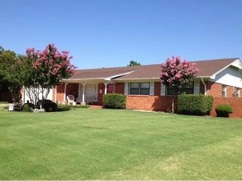 351 Lakeside Dr, Altus, OK 73521 photo 1