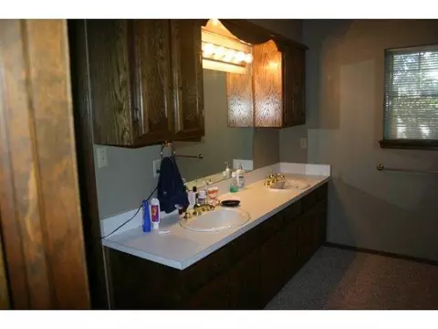Undisclosed, Norman, OK 73072 photo 9