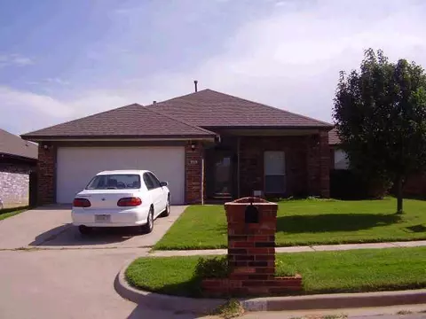 913 Goshawk Dr, Norman, OK 73072 photo 1