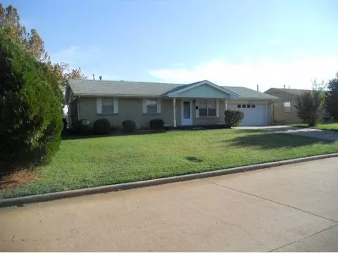 1704 Truman, Altus, OK 73521 photo 1