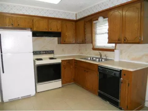 1704 Truman, Altus, OK 73521 photo 2