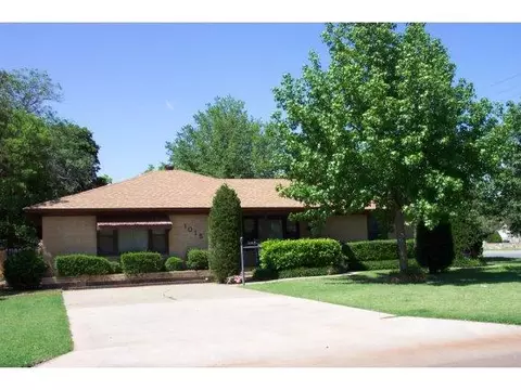 1015 E Commerce, Altus, OK 73521 photo 1