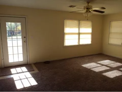 817 E Sycamore, Altus, OK 73521 photo 3
