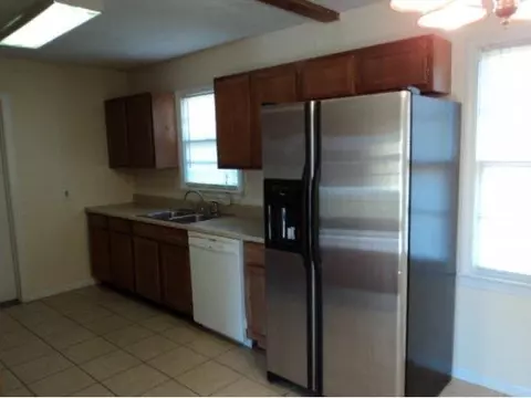 817 E Sycamore, Altus, OK 73521 photo 4