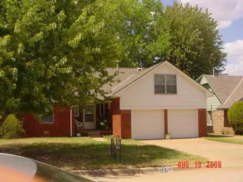 321 Memory Ln, Edmond, OK 73013 photo 1