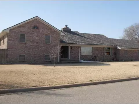 1005 N Forrest, Watonga, OK 73772 photo 1