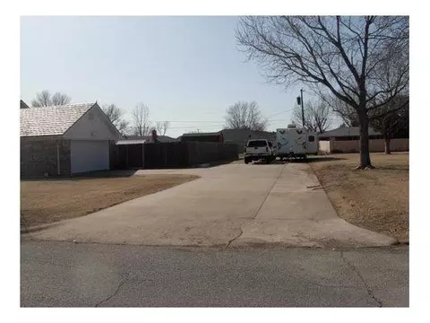 1005 N Forrest, Watonga, OK 73772 photo 3