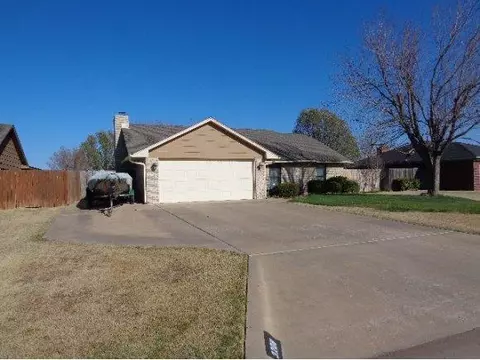 3208 Partridge, Altus, OK 73521 photo 2
